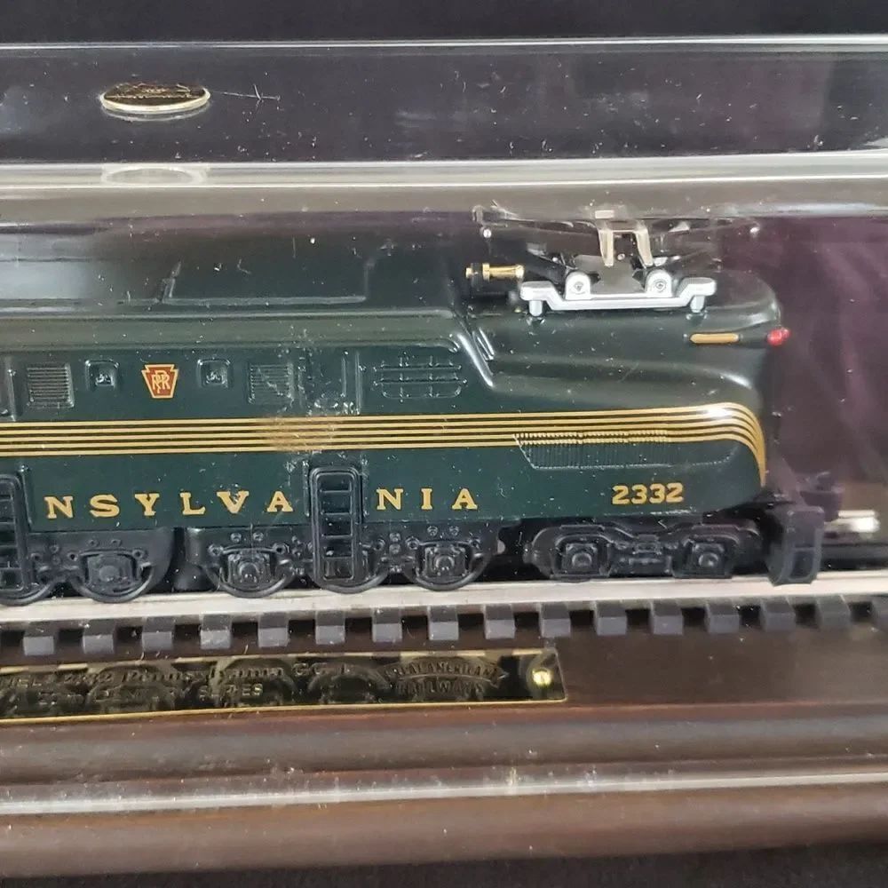 Hallmark Great American Railways Lionel 2332 Pennsylvania GG-1 Model in Case - Picture 4 of 9